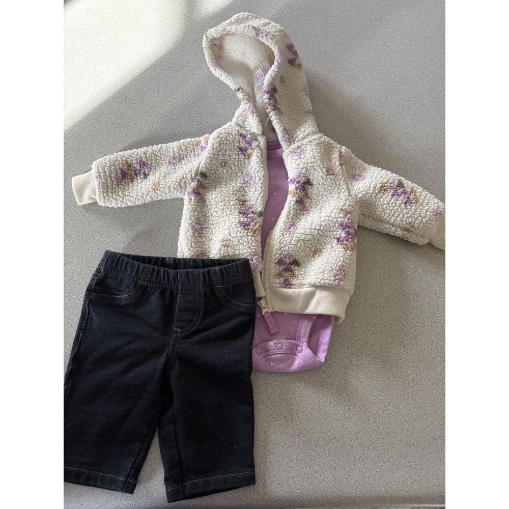 Carter's Never Been Worn Outfit Size 3 Months